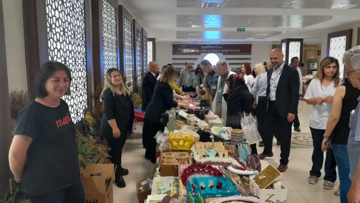 KEAH'ta rengarenk sergi