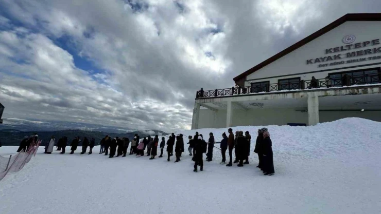 Keltepe Kayak Merkezi Hafta Sonu 5 Bin Kişi Ağırladı