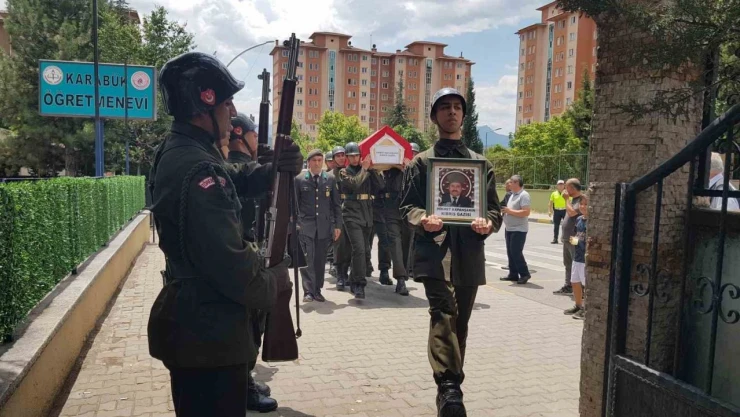 Kıbrıs Gazisi Toprağa Verildi