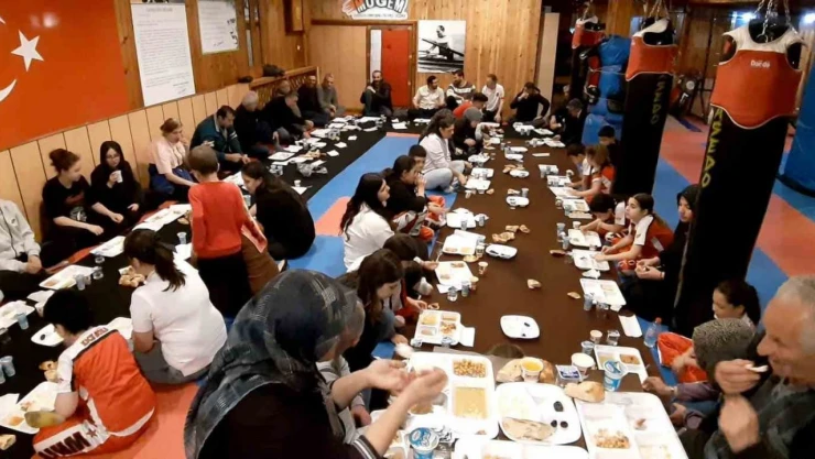 Hem Spor Hem De İftar Yaptılar