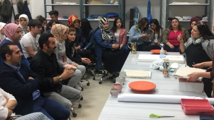 Kil toprağı sanata dönüştürüyorlar