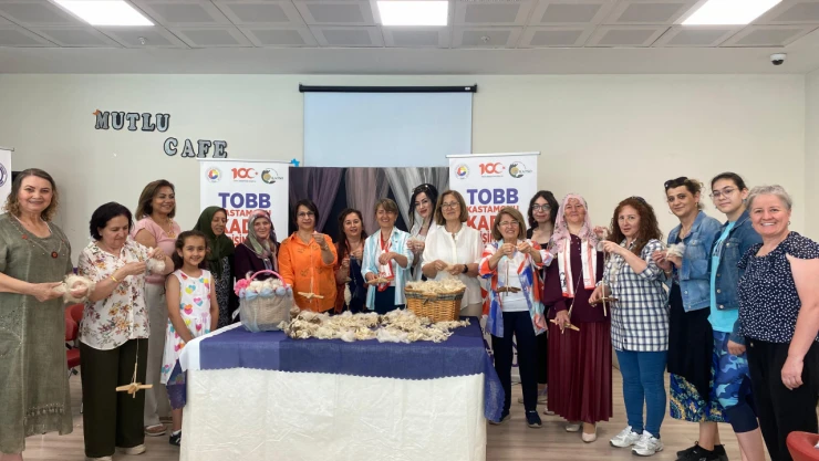 Kirmanla Yün Eğirme Etkinliği Düzenlendi