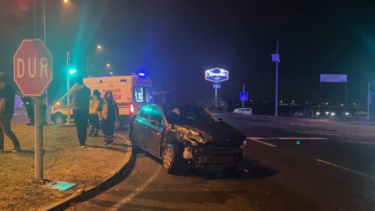 Kırmızı Işıkta Geçen Tır Kazaya Neden Oldu