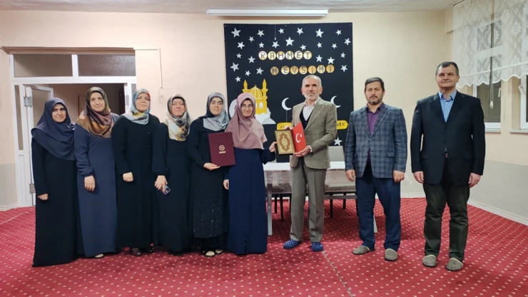 Kız Kur'an Kursu İftarda Buluştu