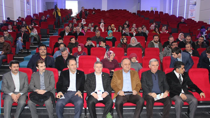 Kızlar için el ele verdiler