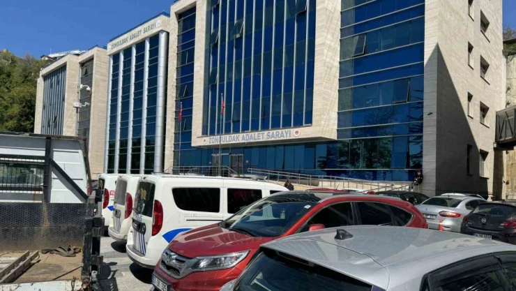 Kızların Uygunsuz Fotoğraflarını Çeken Şüpheli Serbest Bırakıldı