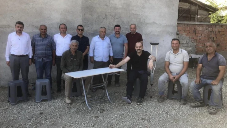 Koltuk değnekleriyle çalışmaları inceledi