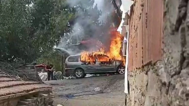 Kontağı çeviren şahsın aracı alev topuna döndü