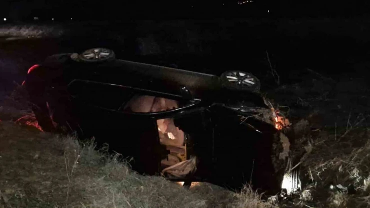 Kontrolden Çıkan Otomobil Dere Yatağına Devrildi: 3 Yaralı