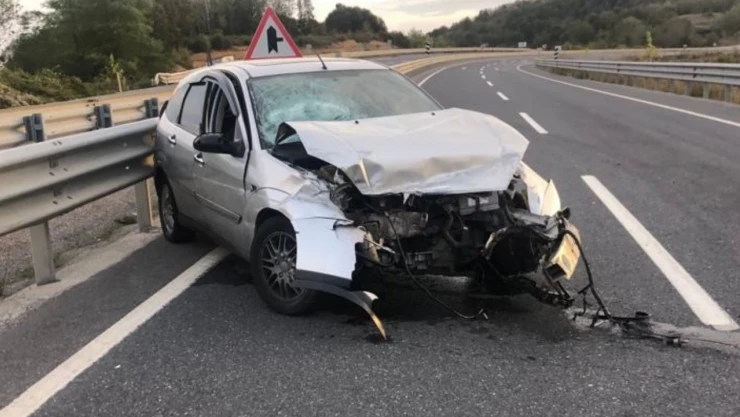 Kontrolden çıkan otomobil kaza yaptı: 2 yaralı