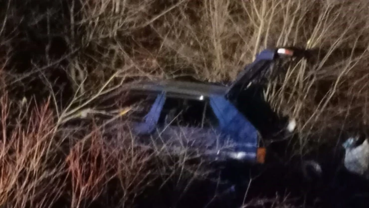 Kontrolden Çıkan Otomobil, Refüje Uçtu: 2 Yaralı