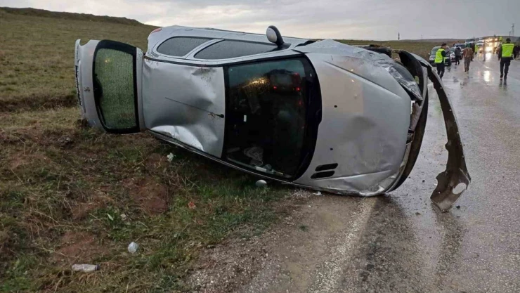 Otomobil Şarampole Devrildi: 5 Yaralı