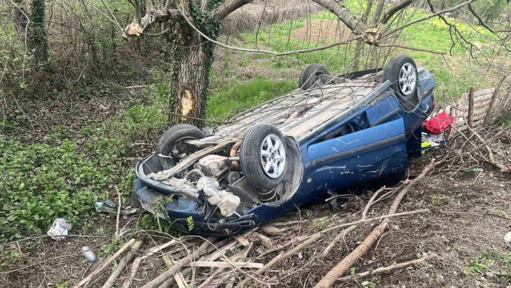 Kontrolden Çıkan Otomobil Takla Attı: 4 Yaralı