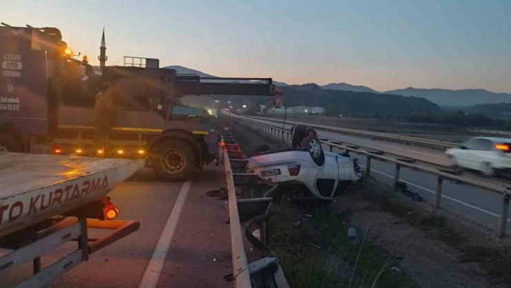 Kontrolden Çıkan Otomobil Takla Attı: 2 Yaralı