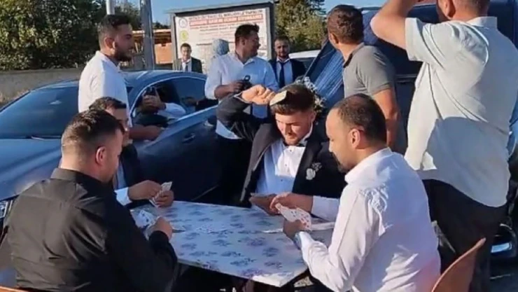 Konvoyu Durdurup Damada Son Kez Pişti Oynattılar