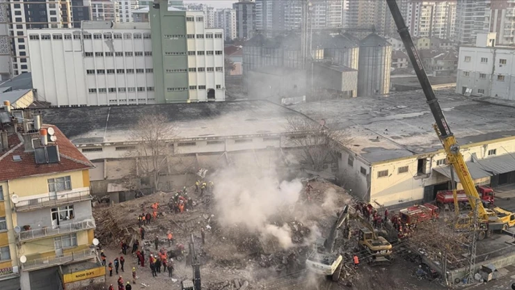 Konya'daki Enkazdan 2 Kişinin Cansız Bedenine Ulaşıldı