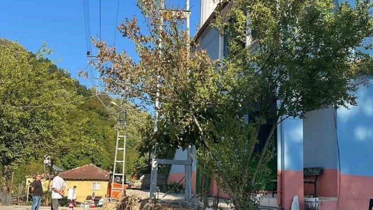 Köy Yollarında Genişletme Çalışmaları Sürüyor