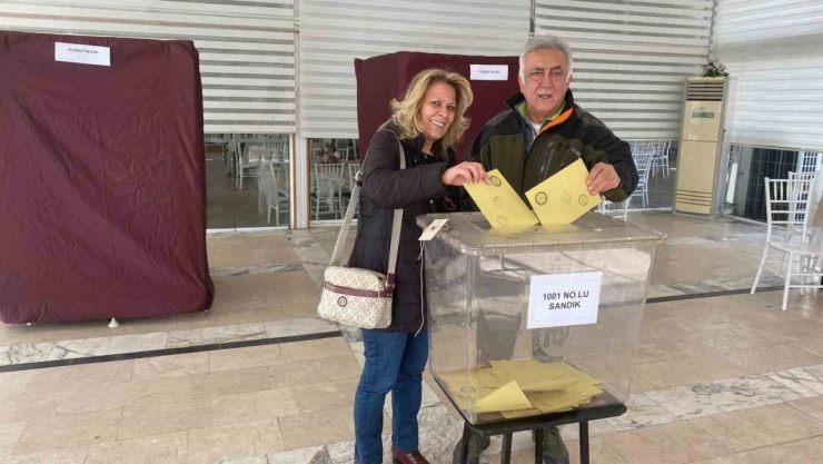 Köyden Ayrılmak İçin Sandık Başına Gittiler