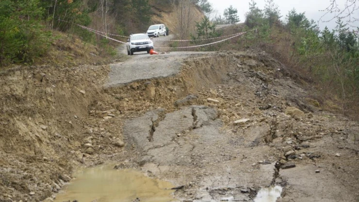 Köylerin Bağlantısı Kesildi