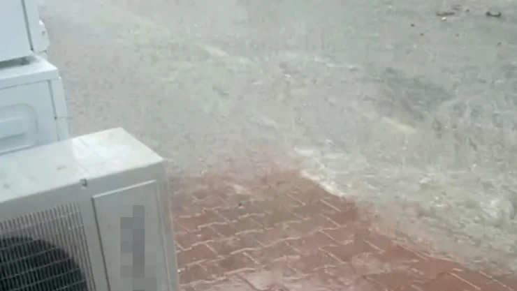 Kozcağız'da Sağanak Yağış: Yollar Göle Döndü