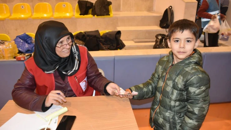 KÜÇÜK YİĞİT'TEN, BÜYÜK DAVRANIŞ Harçlığını depremzedelere gönderdi