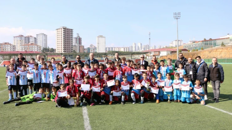 Küçükler'de Şampiyon Vali Aydın Arslan