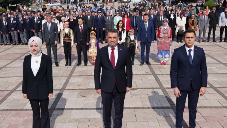 Kutlamalar Çelenk Sunumuyla Başladı