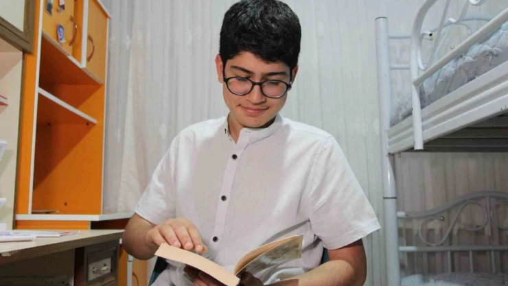 LGS'de Türkiye 1'incisisi Olan Öğrenciden 'Disiplin' Vurgusu