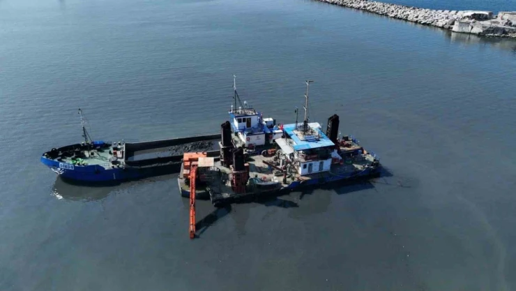 Limanda Temizlik Çalışmaları Sürüyor