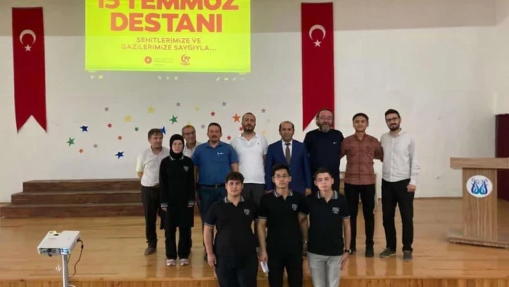 Lise öğrencileri 15 Temmuz'u şiirlerle anlattı