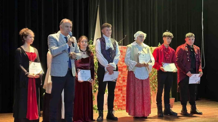 Lise Öğrencilerinden İngilizce Oyun