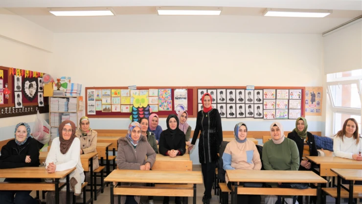 Maarif Modeli Ebeveyn Okulu Kurs Programları Devam Ediyor