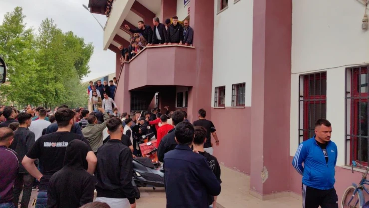 Maç Sonrası Futbolcu ve Taraftar Yaralandı