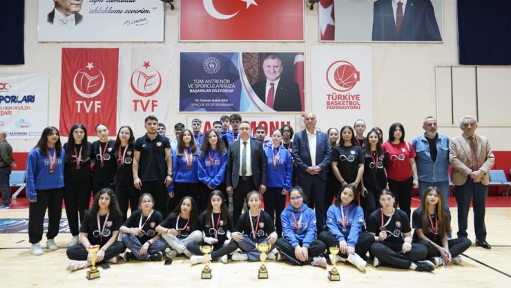 Mahalli Voleybol Ligi Ödülleri Sahiplerini Buldu