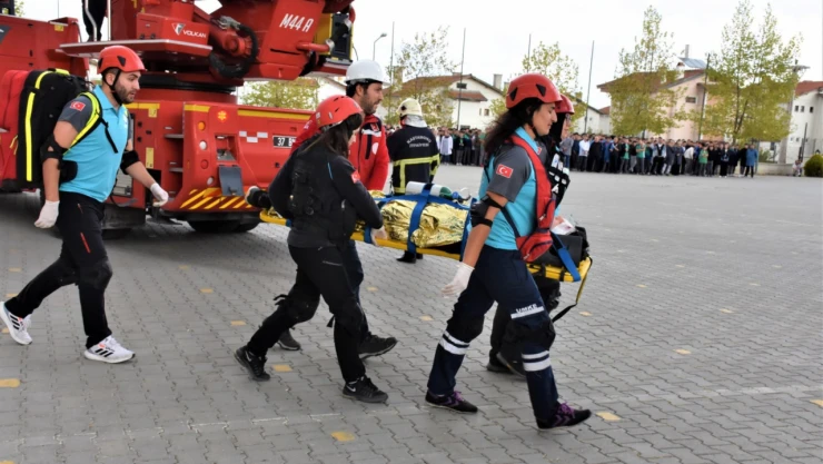 Mahsur kalan öğrenciler kurtarıldı