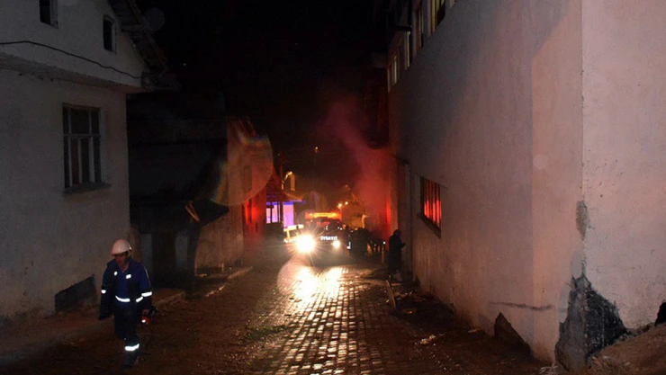 Marangozlar Sanayi Sitesi'ndeki yangın korkuttu