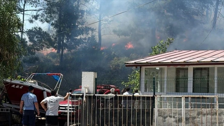 Marmaris'teki Orman Yangınına Müdahale Sürüyor