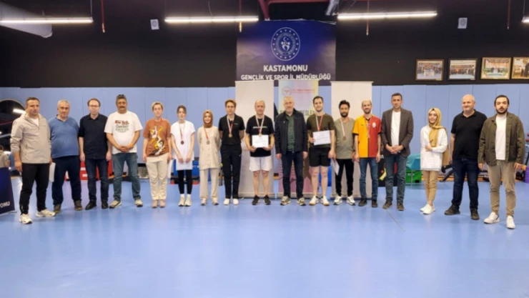 Masa Tenisi Turnuvası Düzenlendi