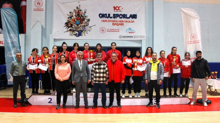 Masa Tenisinde Dereceler Belli Oldu