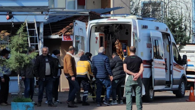 Merdivenden Düşen Adam Hastanelik Oldu