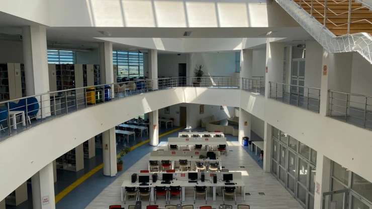 Merkez Kütüphanesi Zengin Kaynaklarıyla Öne Çıkıyor