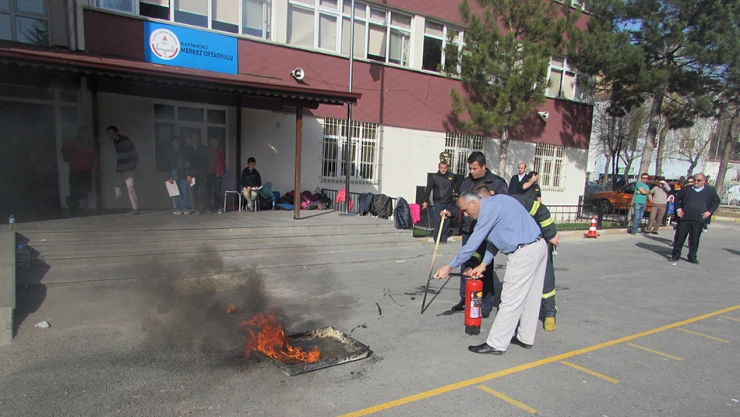 Merkez'de deprem ve yangın tatbikatı yapıldı