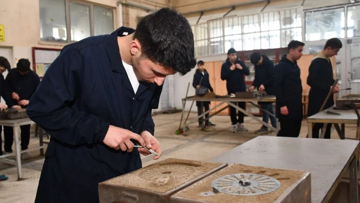 Meslek Liseliler Geçen Yıl 1 Milyon 250 Bin Ciro Elde Etti