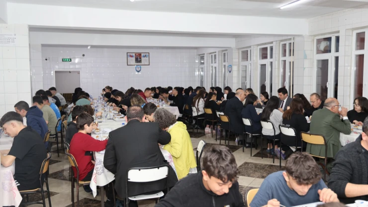 Mesleki Ve Teknik Anadolu Lisesi'nde İftar Düzenlendi