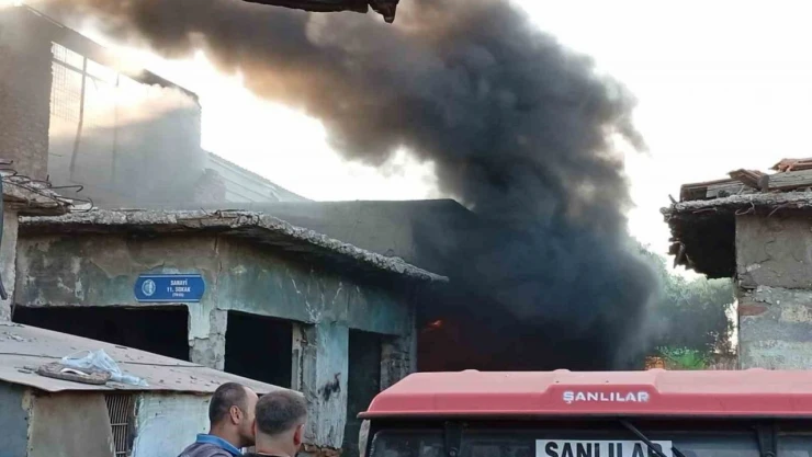 Metruk İş Yerinde Korkutan Yangın