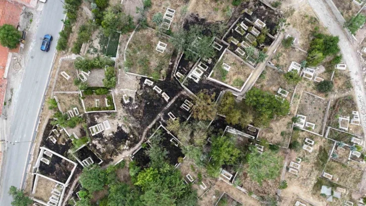 Mezarlık Yangını Havadan Görüntülendi