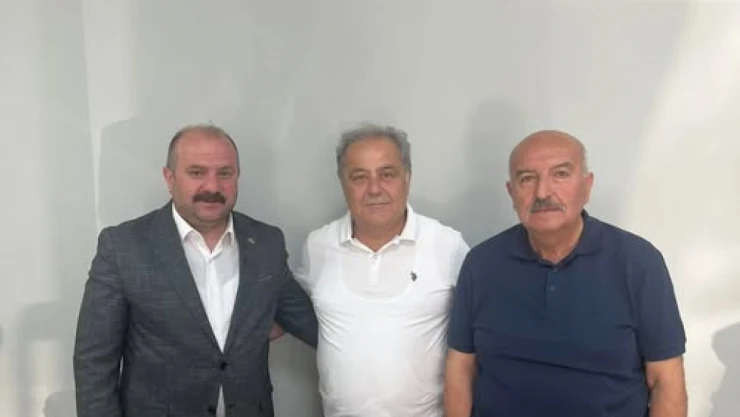 MHP Muhtarların Doğum Gününü Kutladı