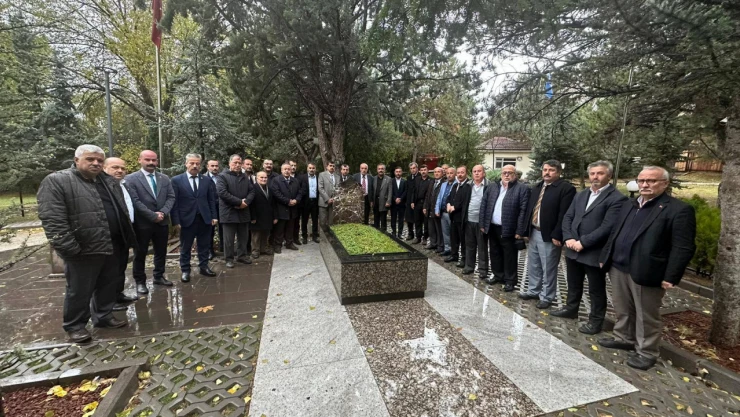 MHP Tosya İlçe Teşkilatı, Türkeş'in Kabrini Ziyaret Etti