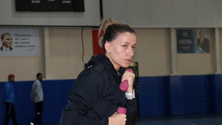 Milli Boksör Hatice Akbaş, Avrupa'da Altın Madalya İçin Yumruk Sallayacak