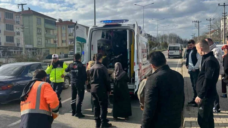 Minibüs Bisiklete Çarptı: 1 Yaralı